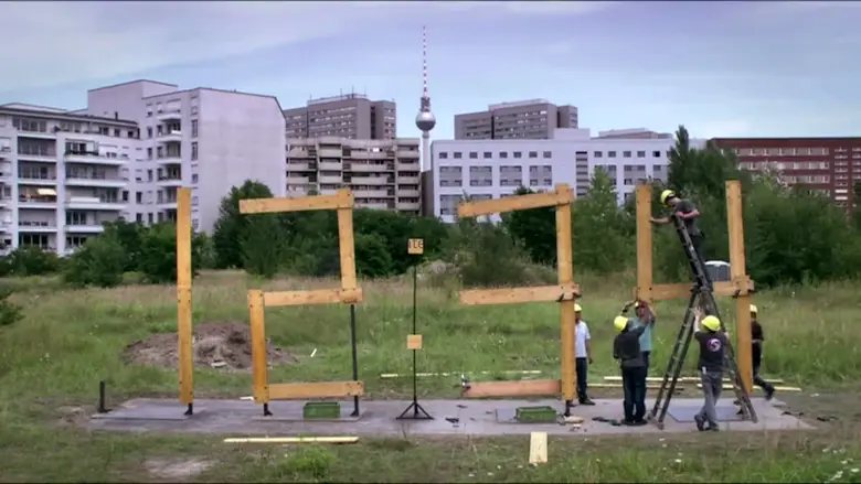 Standard Time - A clock rebuilt every minute 3.0