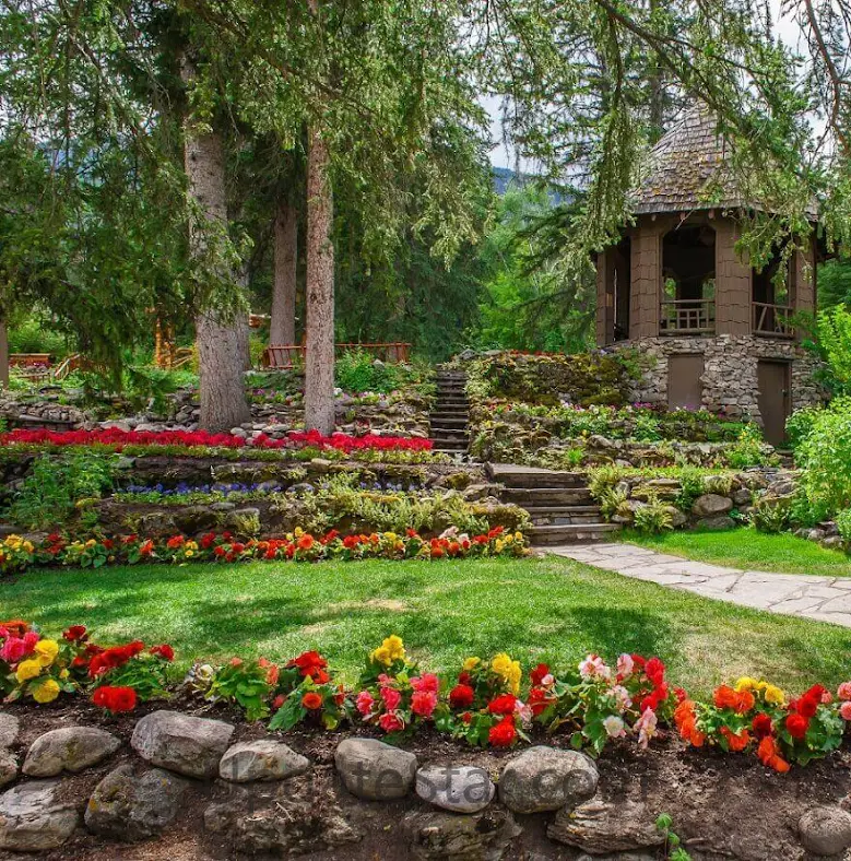Spring Garden Wallpaper 1.0